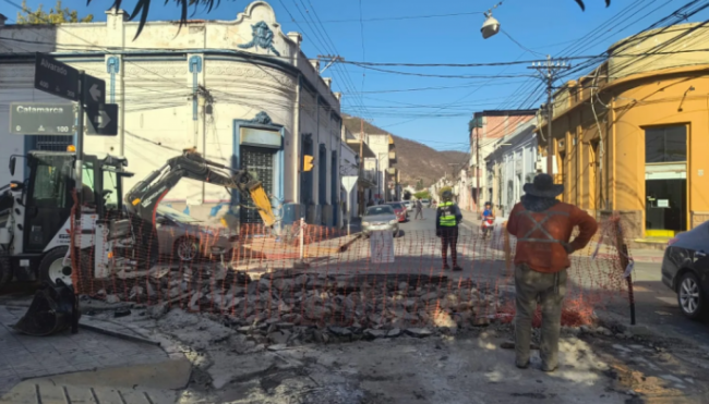 Caos en la esquina de Alvarado y Catamarca