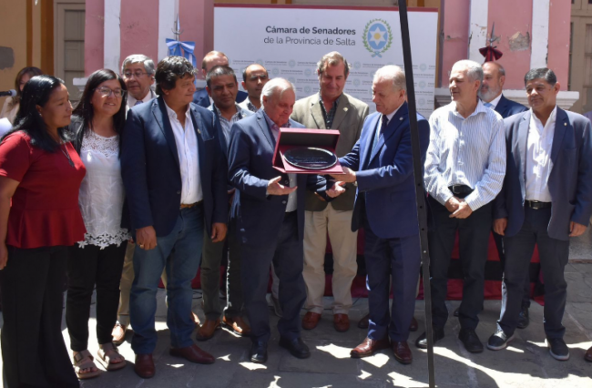 Distinción a Roberto Ternán