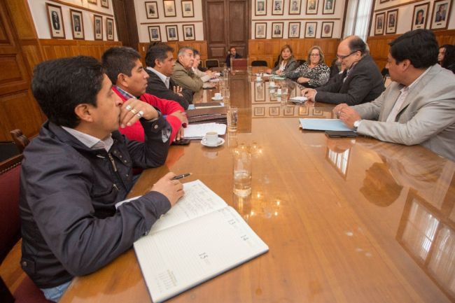 Reunión en la legislatura provincial