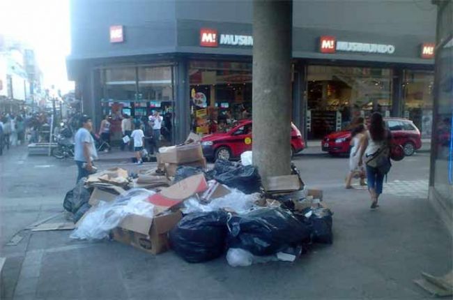 Micro basural en el centro