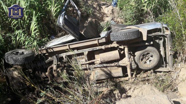 La camioneta cayó por un precipicio