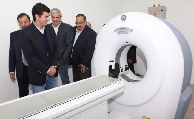 Autoridades recorren los nuevos servicios del Hospital