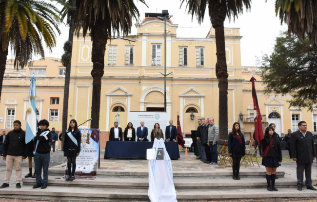 Acto en plaza de la Democracia