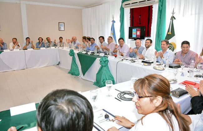 Gabinete de ministros en Apolinario Saravia