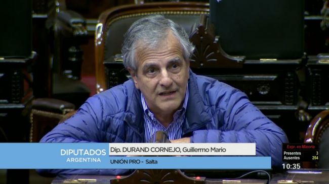 Solo hubo tres diputados en el recinto
