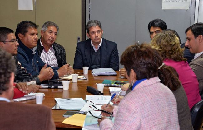 Gómez Almaras con legisladores