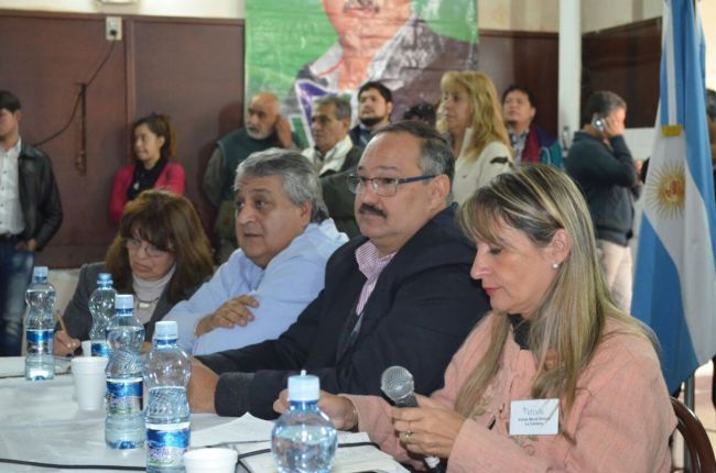 Congreso del PV y gestos adustos