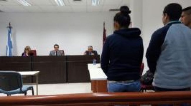 Un acusado fue condenado la otra acusada absuelta