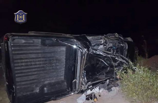 La camioneta cayó a un precipicio de 15 metros