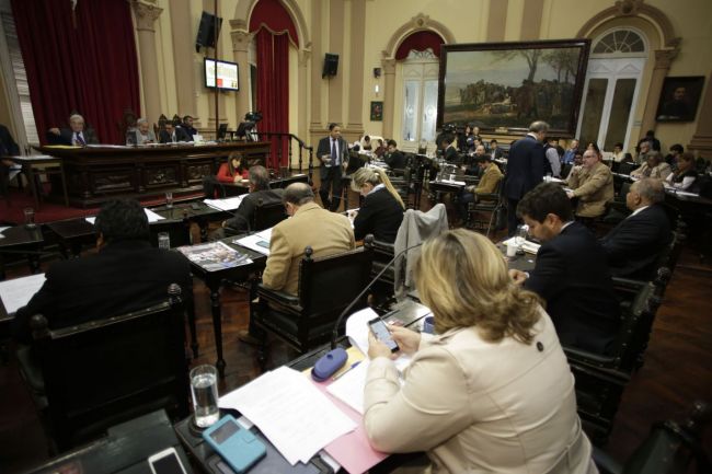 Diputados sesiona este martes