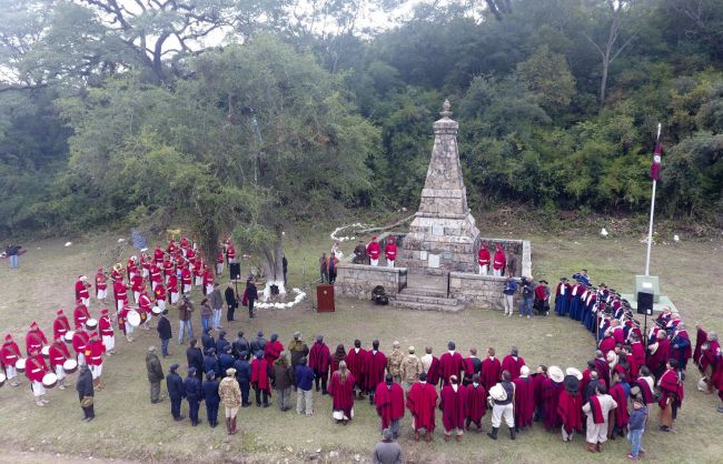 Acto en el monolito que evoca al héroe gaucho