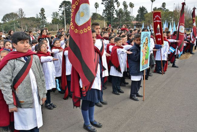 Alumnos de 4° grado prometen fidelidad a la bandera