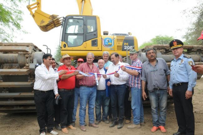 La máquina anfibia trabajará en el Pilcomayo