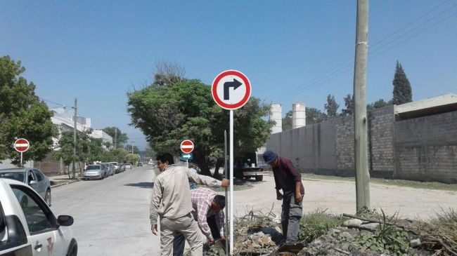 Trabajos de instalación de caretelería