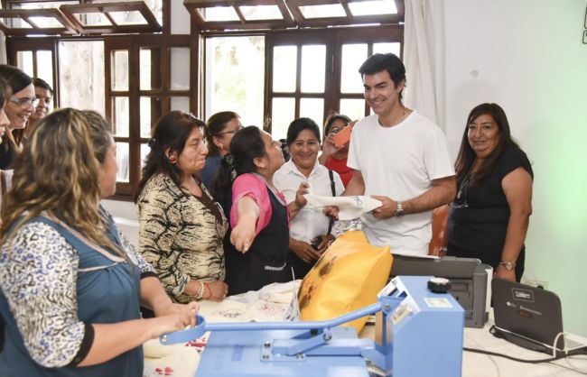 Muestra educación y trabajo