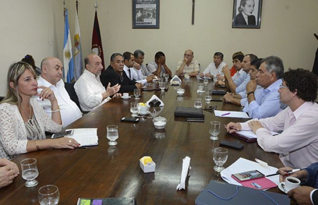 Mascarello con los Senadores