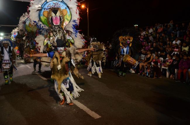 La tradicional comparsa salteña