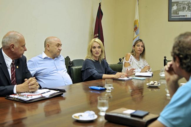 Reunión por ingenios y plaga de langosta