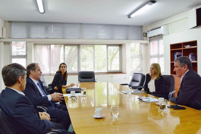 Reunión con autoridades de Pluspetrol