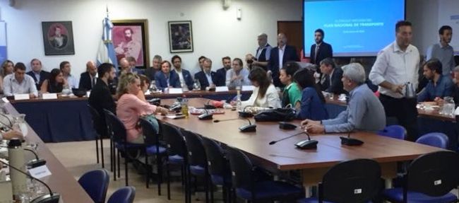 Dietrich ante la Comisión de transporte