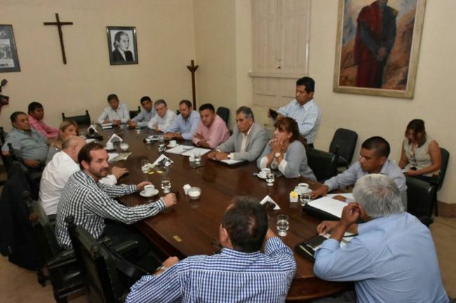 Paz Posse con los senadores