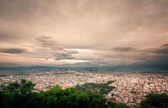 Cielo nublado en el inicio del otoño