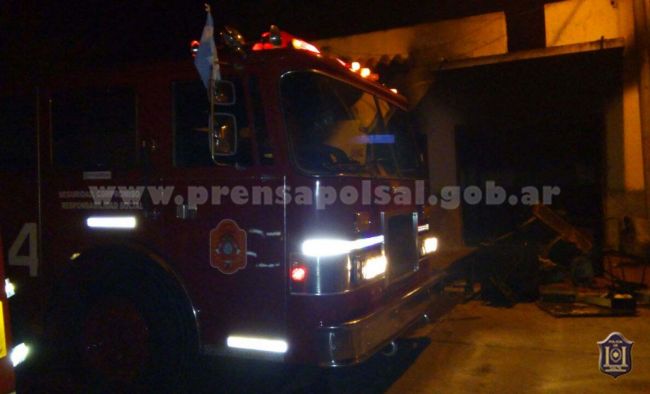Fuego encalle Balcarce al 1700