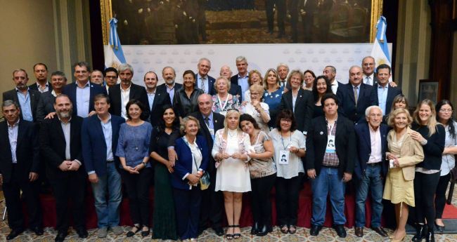 Homenaje a familiares de caídos en Malvinas