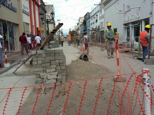 Obras en calle caseros