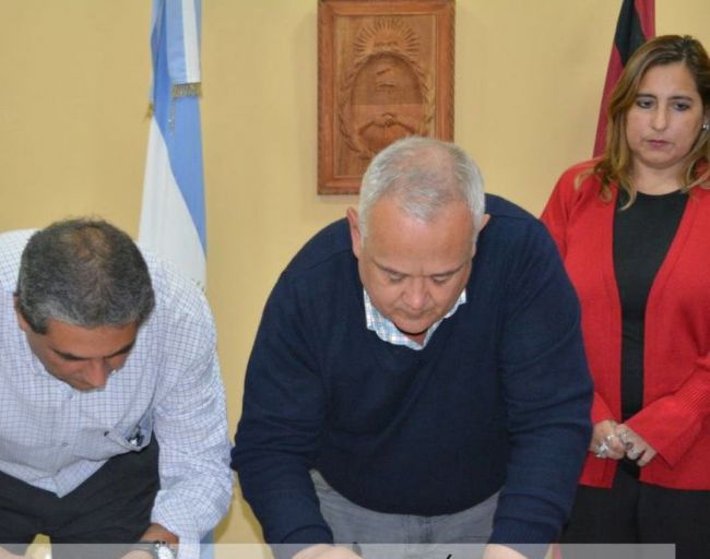 Firma de la asunción interina de la intendencia