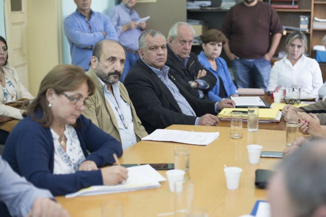 Diputados con el titular del Ente Regulador