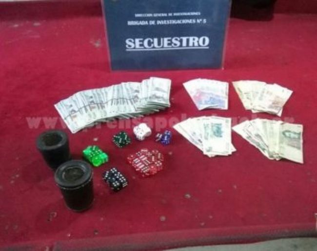 Juego clandestino y dinero falso