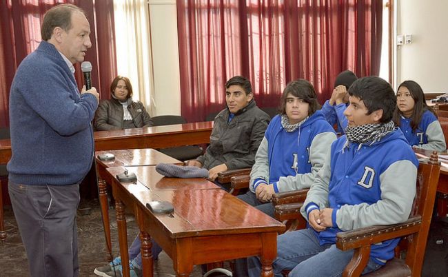 Villada junto a los alumnos secundarios