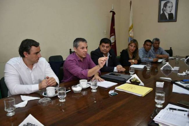 Senadores con el ministro Abeleira