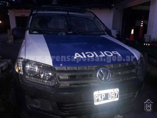 Vehículo policial atacado