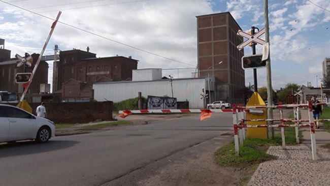 Paso a nivel en calle Arenales