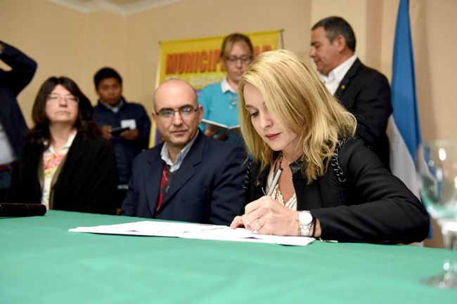 Empresas sociales confeccionarán uniformes para trabajadores del tabaco