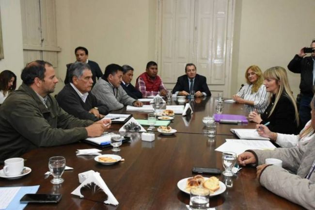 Senadores con autoridades de ANSES