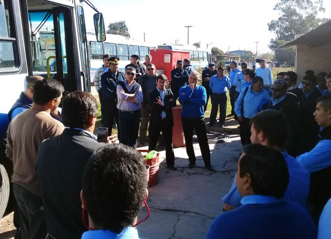 Choferes autoconvocados por la agresión de una compañera