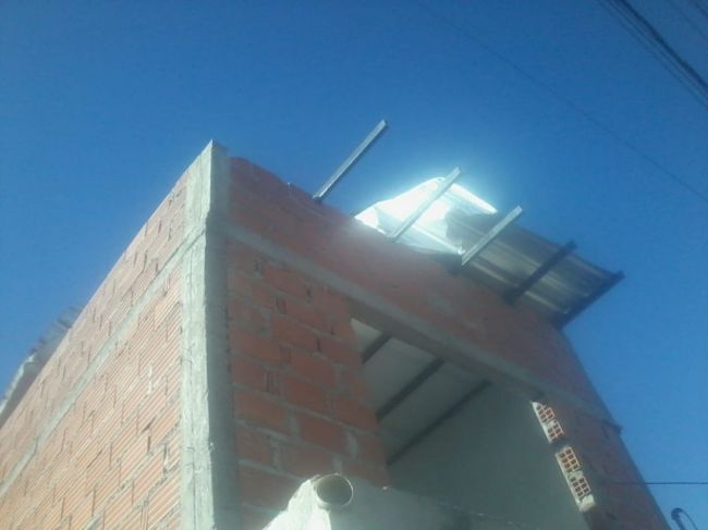 Voladura de chapas por el viento