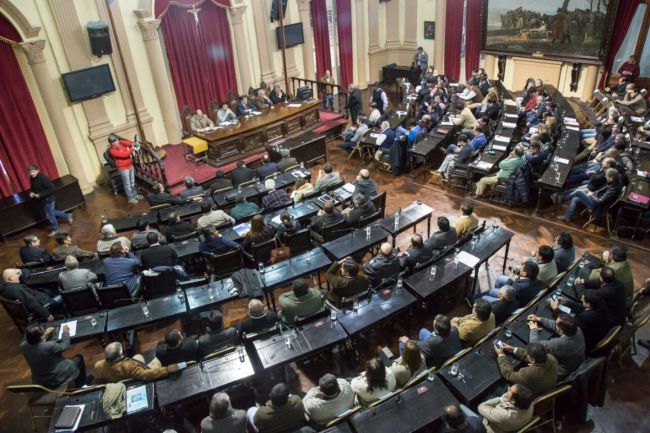 Cuenca quiere la lapicera solo para los intendentes