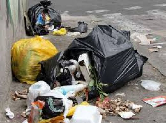 A no sacar los residuos hasta que termine el paro