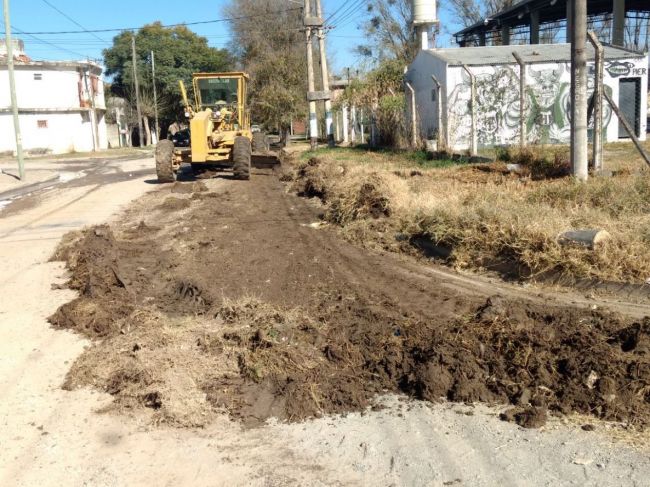 Nivelación de calles en Miguel Aráoz
