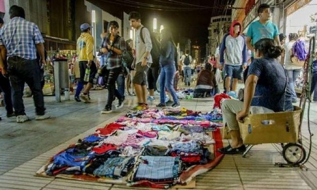 La venta ilegal oprime al comercio formalmente establecido