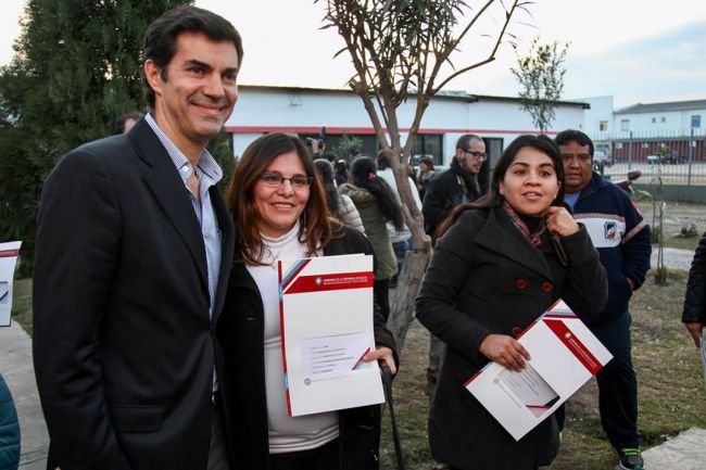 Entrega de escrituras en el CIC de Solidaridad