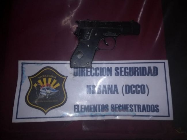 Se secuestró un cuchillo y un arma de juguete