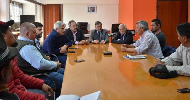 Mario Reartes con autoridades