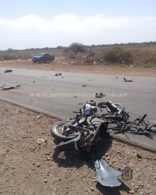 El impacto destruyó la moto
