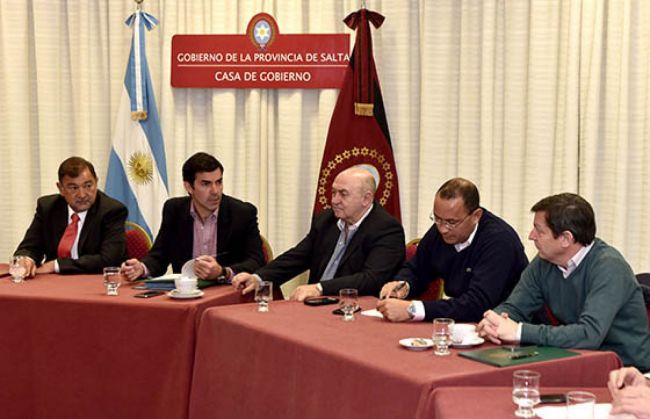 El gabinete se traslada al interior