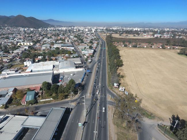 A circular con papeles en regla